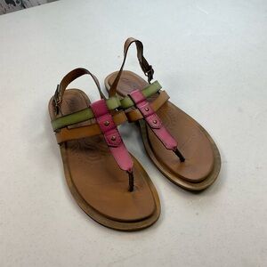 Colorful Clark's Leather Thong Sandals size 8 flats perfect for dresses
